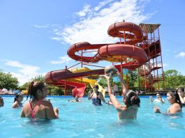 Adolescentes del dispositivo Goretti disfrutaron de los toboganes de agua en El Cadillal