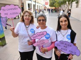 Campaña en la vía pública: Sensibilizan sobre el buen trato a los Adultos Mayores
