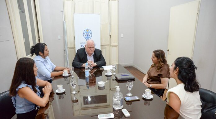 Masso recibió a representantes del Colegio de Pedagogos