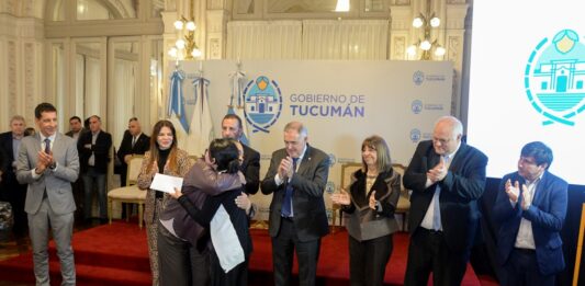 Se realizó una nueva entrega de herramientas y microcréditos para emprendedores tucumanos