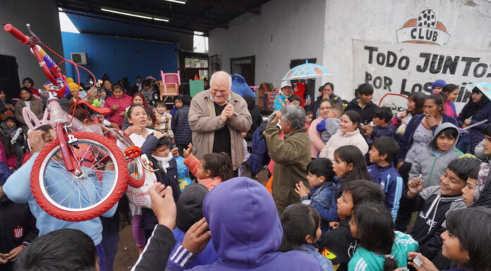 El Ministro cerró una jornada de celebración por el Día de las Infancias junto a niños y niñas de la Costanera