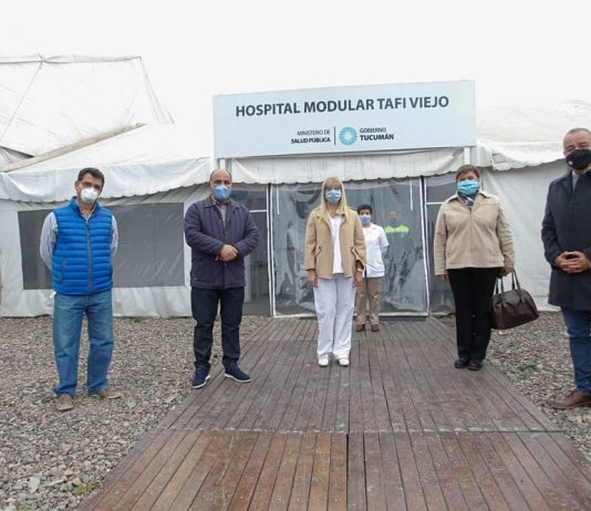 Yedlin visitó el hospital modular en Lomas de Tafí, pidió responsabilidad a la población y destacó la paz social