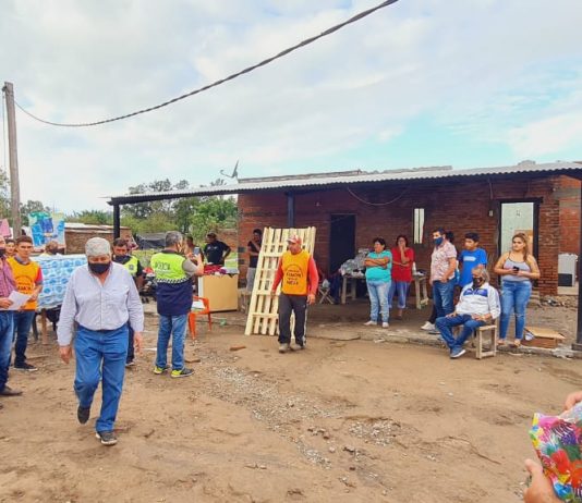 Asisten a familias afectadas por el temporal de viento en Puma Pozo