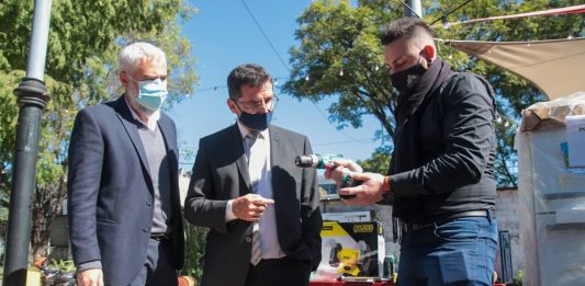 Jóvenes y familias en situación de vulnerabilidad social recibieron microcréditos e insumos