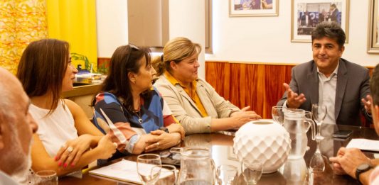Firman un convenio para construir un centro integral para víctimas de violencia de género
