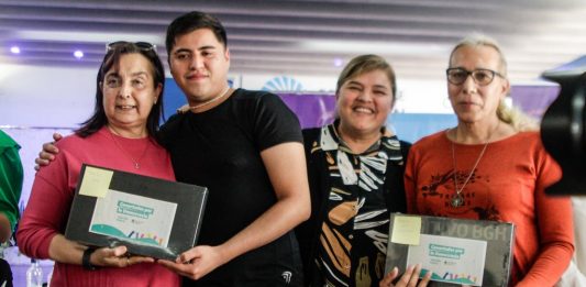 Inclusión: Entrega de tablets para fortalecer el trabajo con perspectiva de género