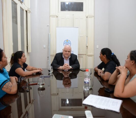 El Ministro recibió a vecinos afectados por el desborde del Río Salí