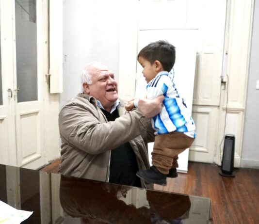 El Ministro recibió a Juan Ignacio y a su familia tras el tratamiento en el Hospital Garrahan