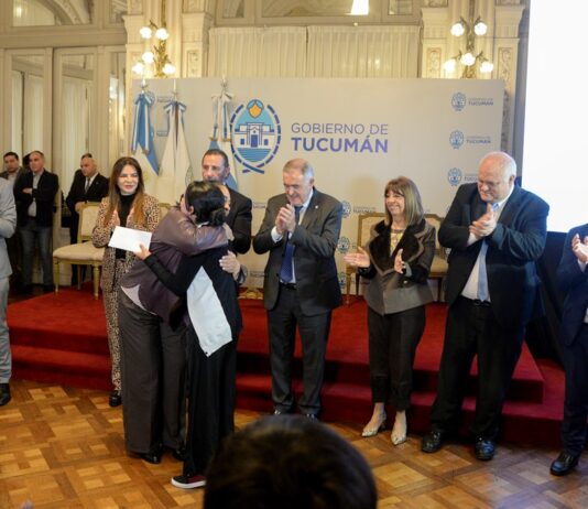 Se realizó una nueva entrega de herramientas y microcréditos para emprendedores tucumanos