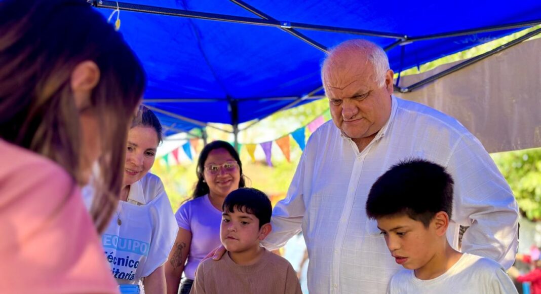 El Ministro junto a la Ludoteca Itinerante visitaron el barrio Autopista Sur