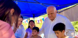 El Ministro junto a la Ludoteca Itinerante visitaron el barrio Autopista Sur